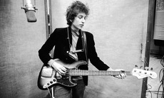 Nobel văn học trao cho Bob Dylan: Thổi bùng những góc khuất 