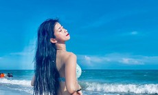 Hot girl làng võ  'khoe' đường cong nóng bỏng với bikini