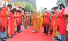 Uy nghiêm lễ chiêm bái tôn tượng Phật Hoàng Trần Nhân Tông