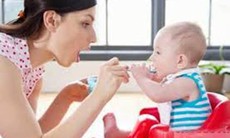 Bé ăn nhiều mà vẫn chậm tăng cân