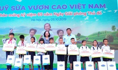 Hơn 60.000 cây xanh và 119.000 ly sữa được Vinamilk dành tặng cho trẻ em Hà Nội