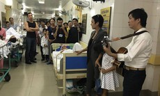 Mang âm nhạc tới BV Việt Đức: Tiếng hát giúp chúng tôi tạm quên những cơn đau…