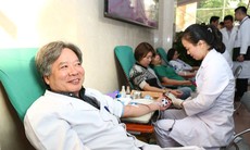 Thầy thuốc BV Việt Đức hồ hởi hiến máu vì người bệnh