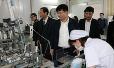 Thứ trưởng Bộ Y tế kiểm tra công tác sản xuất trang thiết bị phòng chống dịch nCoV