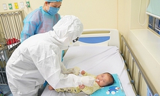 Số giờ làm việc của cán bộ y tế tăng lên đáng kể trong cuộc chiến chống đại dịch COVID-19