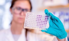 Các thử nghiệm pha III COVID-19 Vắc xin Astrazeneca: Hiệu lực bảo vệ đạt trên 70% sau liều đầu tiên