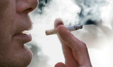 Người hút thuốc lá đối diện nguy cơ tử vong cao khi mắc COVID-19
