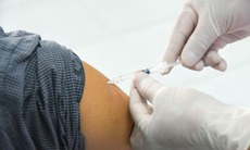 Cần biết: Người có tiền sử phản vệ độ 2 trở lên không được tiêm vắc xin COVID-19 cùng loại