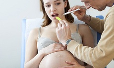 Vì sao mẹ bầu dễ mắc bệnh răng lợi?