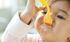 Mách mẹ cách cho trẻ ăn sữa chua tốt nhất