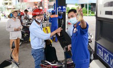 Người mua xăng lại bị 'móc túi' hơn 3.000 tỉ đồng