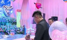 Chàng trai gây sốt mạng vì đính hôn với bạn gái đã chết ngay tại tang lễ của cô