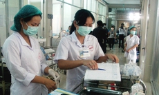 Làn sóng bác sĩ bỏ bệnh viện công, chớ để góp gió thành bão