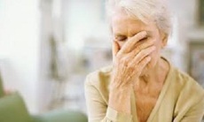 Hormon có thể là nguyên nhân khiến phụ nữ dễ bị Alzheimer hơn