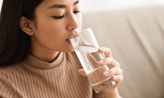Thói quen bắt đầu ngày mới bằng một ly nước: Nhiều lợi ích cho sức khỏe
