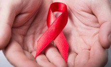 Người nhiễm HIV tăng nguy cơ mắc và tử vong do COVID-19