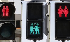 Hà Lan đưa hình ảnh cặp đôi đồng giới lên đèn hiệu giao thông