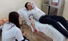 Bác sĩ  hiến máu kịp thời cứu bệnh nhân qua cơn nguy kịch 