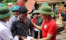 Hội Chữ thập đỏ cứu trợ 200 triệu đồng cho đồng bào bị thiệt hại do bão số 3 ở Thanh Hóa