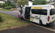 Thấy gì qua việc đưa đón trẻ đi học ở Australia