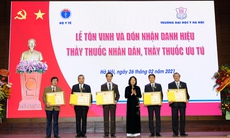 Phó Chủ tịch nước trao danh hiệu Thầy thuốc nhân dân, ưu tú cho 17 cá nhân thuộc Đại học Y Hà Nội