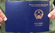 T&#226;y Ban Nha c&#244;ng nhận lại hộ chiếu mẫu mới của Việt Nam