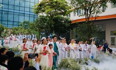Hơn 100 y b&#225;c sĩ h&#243;a th&#226;n th&#224;nh người mẫu, ca sĩ trong chương tr&#236;nh &quot;Mầm sống&quot;