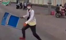 C&#244;ng an x&#225;c minh kẻ say xỉn n&#233;m đ&#225; xe cấp cứu 