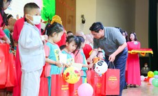 Thủ tướng tặng qu&#224; Trung thu cho trẻ em tại Viện Huyết học - Truyền m&#225;u TW
