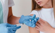 V&#236; sao cần ti&#234;m vaccine sởi trước khi mang thai?