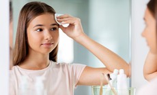 Tuổi dậy th&#236; n&#234;n d&#249;ng sản phẩm chăm s&#243;c da n&#224;o?