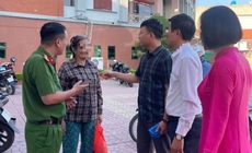 Bị đe dọa &#39;về tận nh&#224; để bắt&#39;, người phụ nữ Hải Ph&#242;ng vội đến ng&#226;n h&#224;ng chuyển tiền