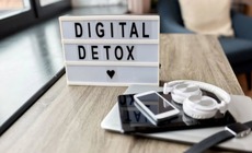 C&#225;ch giải toả cảm x&#250;c khi li&#234;n tục tiếp nhận th&#244;ng tin xấu
