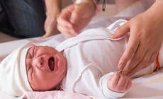 B&#237; quyết gi&#250;p trẻ sơ sinh ngủ ngon v&#224; s&#226;u giấc