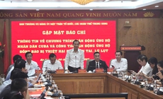 Nhiều người d&#226;n d&#224;nh 100.000 đồng dịp Tết Độc lập ủng hộ nh&#226;n d&#226;n Cuba