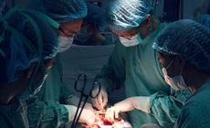 Ca phẫu thuật khẩn cấp trong mưa lũ cứu sống sản phụ ở Huế