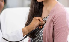 Bệnh nh&#226;n sống s&#243;t sau ung thư v&#250; c&#243; cần gặp b&#225;c sĩ tim mạch kh&#244;ng?