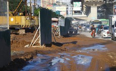 H&#224; Nội: Quốc lộ 6 biến th&#224;nh &#39;ao b&#249;n, sương bụi&#39;, người d&#226;n bất lực chịu trận