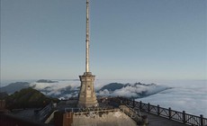 Băng gi&#225; phủ trắng đỉnh Fansipan