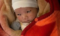 B&#233; trai sơ sinh bị bỏ rơi trong đ&#234;m trước cổng nh&#224; thờ họ