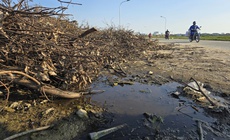 Nghệ An: R&#225;c chất th&#224;nh n&#250;i g&#226;y &#244; nhiễm