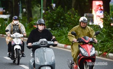 Miền Bắc chuyển mưa r&#233;t, b&#227;o số 15 đứng im tr&#234;n Biển Đ&#244;ng