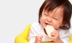 Thức ăn dặm tiện lợi, cứu tinh hay cạm bẫy?