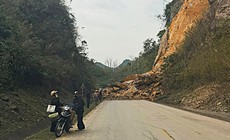 3 người bị v&#249;i lấp trong vụ sạt lở tại Quốc lộ 6
