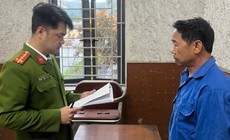 Không dừng xe đo nồng độ cồn, tài xế tông bị thương 2 CSGT