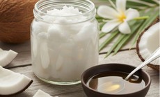 Cách sử dụng dầu dừa để dưỡng mi nhanh dài