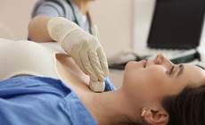 V&#236; sao ung thư tuyến gi&#225;p tăng nhanh ở người trẻ tuổi?