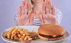 8 nhóm thực phẩm người cao tuổi nên tránh để bảo vệ sức khỏe