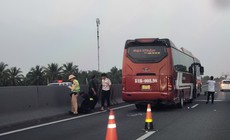 Ùn tắc kéo dài trên cao tốc TP Hồ Chí Minh - Trung Lương vì hai xe khách đâm nhau