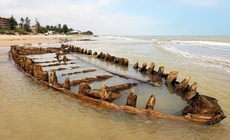 Cận cảnh tàu cổ hàng trăm năm tuổi nhiều lần xuất lộ rồi lại bồi lấp